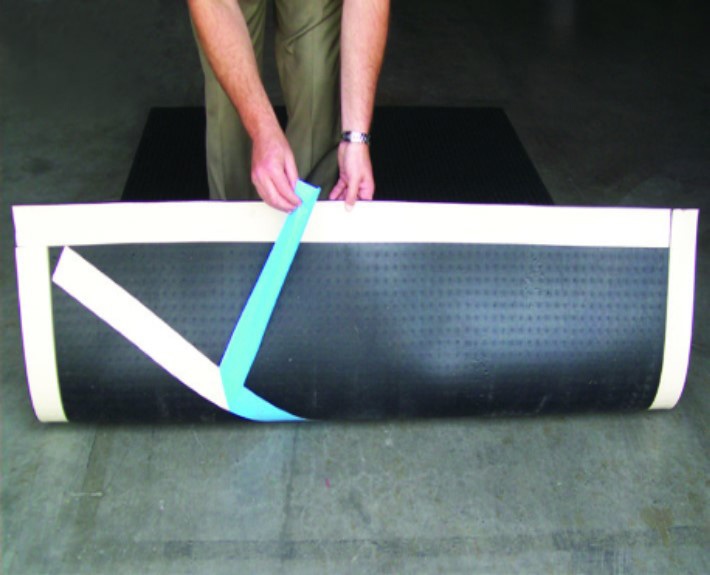 mata-wjazdowa-metoda-instalacji maty wjazdowe, maty magazynowe, maty do wózków widłowych,mata wjazdowa zdjecie produktowe, mata wjazdowa na magazyn, przykład jak zamontować matę