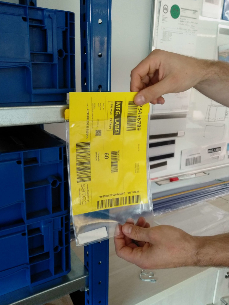 zawieszka-magazynowa-bezbarwna-z-paskiem zawieszka-magazynowa-bezbarwna-z-paskiem